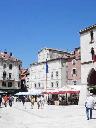 Những địa điểm du lịch nào không thể bỏ qua tại thành phố Split, Croatia?