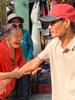 Người đàn ông 'khờ' mất tích 18 năm đoàn tụ gia đình nhờ cộng đồng mạng kết nối
