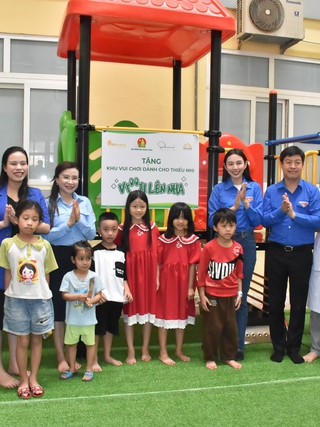 Tặng khu vui chơi cho bệnh nhi ở Hà Tĩnh