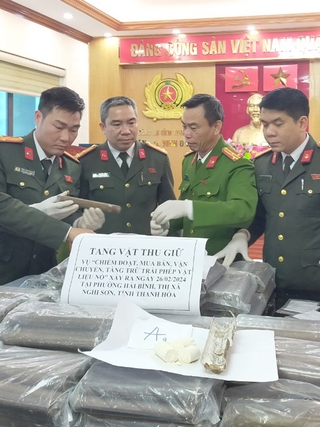 Khởi tố 3 bị can chiếm đoạt, mua bán hơn nửa tấn thuốc nổ