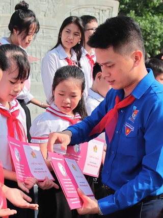 Chàng trai có nhiều sáng kiến đóng góp cho sự phát triển của địa phương