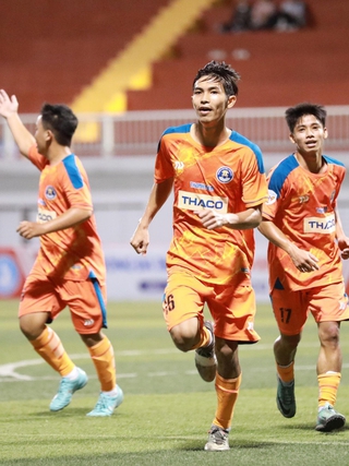 Ấn tượng cú hat-trick đầu tiên