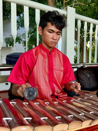 Mang bản sắc quê hương lên khán đài