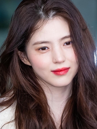 Han So Hee chia tay bạn trai sau loạt lùm xùm


