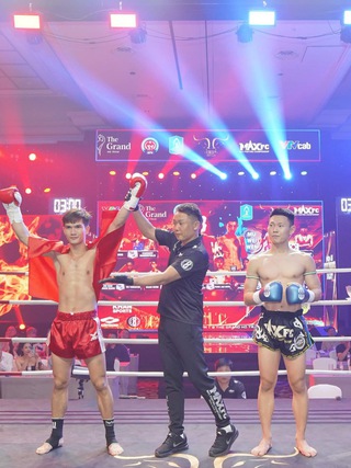 2 võ sĩ kickboxing Việt Nam đánh bại đối thủ cực mạnh tại MAXFC 26