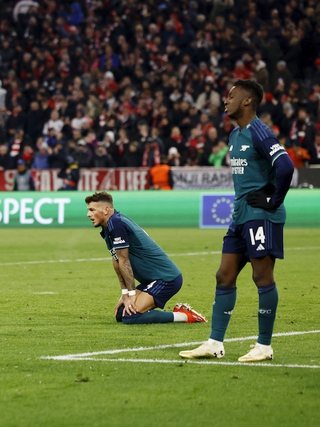 Gục ngã đau đớn trên sân Bayern Munich, Arsenal lại tan giấc mơ Champions League