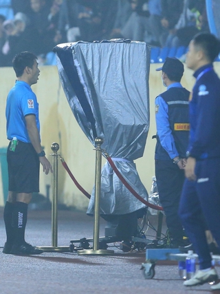 Đua vô địch V-League ngày càng gay cấn, VAR sao thiếu được ở 3 trận cực nóng này