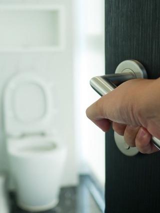 Ngày mới với tin tức sức khỏe: Nước tiểu nóng, điều gì đang xảy ra?