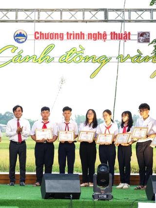 Giải thưởng khuyến tài Đỗ Thúc Tịnh vinh danh học sinh giỏi, hiếu học