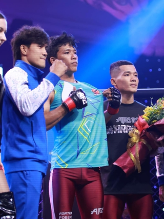 Học trò Nguyễn Trần Duy Nhất thắng knock-out chỉ sau 50 giây tại AFC 31