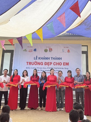 Khánh thành hai công trình cho các em học sinh vùng cao Quảng Trị