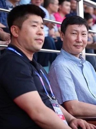 Cần chiêu mộ 'phó tướng' giỏi cho HLV Kim Sang-sik
