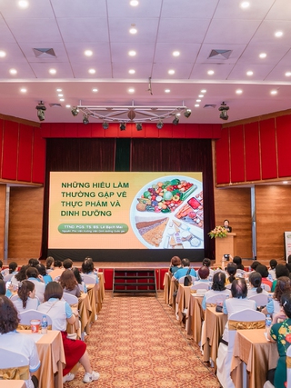 Acecook Việt Nam tiếp tục tài trợ chuỗi hội thảo chuyên đề an toàn thực phẩm và dinh dưỡng đúng cách