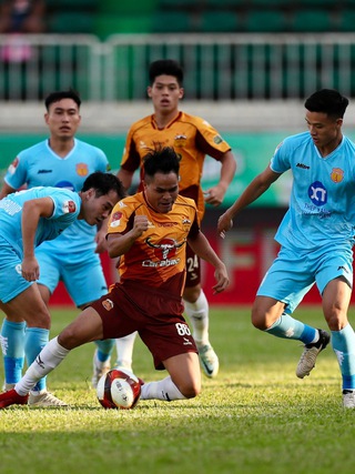 Chỉ đội bóng cũ của Kiatisak và Hà Nội đủ chuẩn dự giải châu Á, nhiều CLB bị phạt