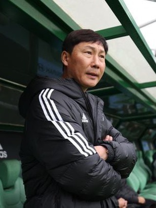 Phó tướng của HLV Kim Sang-sik, ông Choi Won-kwon và thứ bóng đá 'click' nổi tiếng