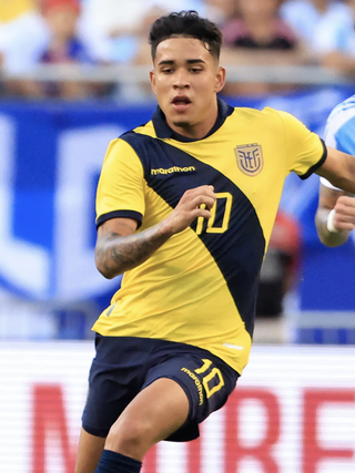 Thêm tài năng 17 tuổi được Messi tặng áo, Copa America tăng phần hấp dẫn