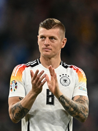 Đội tuyển Đức thấp thỏm lo cho Toni Kroos