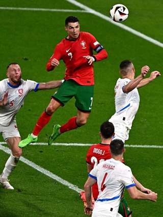 Văn Toàn: 'Đội Bồ Đào Nha khó sẽ có Ronaldo'