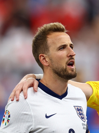 Harry Kane họp riêng với cầu thủ Anh, đáp trả gay gắt các huyền thoại ‘Tam sư’