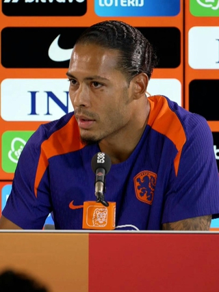 HLV Koeman trốn truyền thông, đội trưởng Hà Lan Virgil van Dijk ‘lãnh đạn’ 