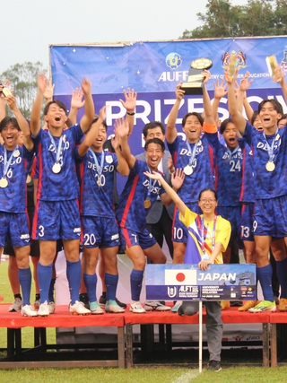 Đàn em Son Heung-min gục ngã, thủ môn Việt Nam được vinh danh ở giải châu Á