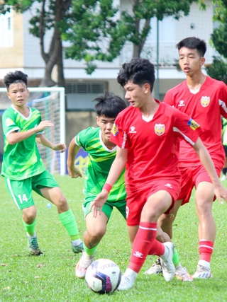 Xác định 8 đội vào tứ kết U.17 quốc gia: Hà Nội, Hà Tĩnh toàn thắng