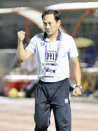 HLV Phùng Thanh Phương gia hạn CLB TP.HCM: Trọn tình bên nhau!