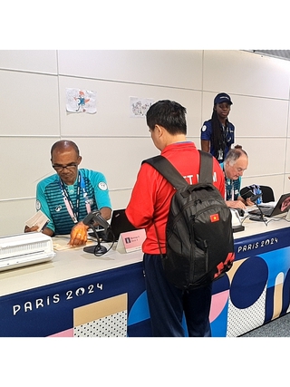 Đoàn thể thao Việt Nam đã đến Pháp an toàn, được tiếp đón đặc biệt tại làng Olympic