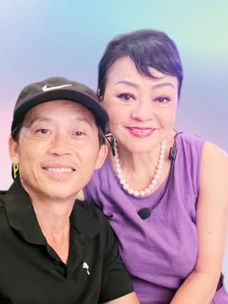 Hoài Linh hết 'ở ẩn' trở lại sân khấu, cất giọng cải lương với Hương Lan
