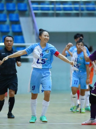 Đội trưởng futsal nữ Việt Nam tỏa sáng, Thái Sơn Nam TP.HCM thị uy sức mạnh