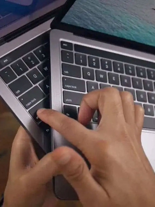Apple bồi thường tiền cho khách hàng bị lỗi bàn phím MacBook