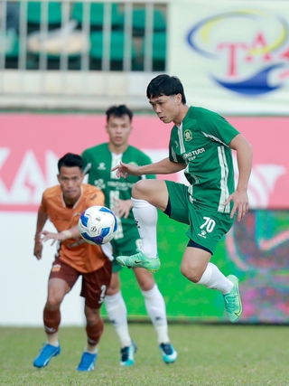 Ngôi vô địch AFF Cup giúp HLV Kim Sang-sik vượt qua… áp lực Công Phượng
