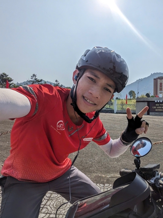 Chàng trai thử sức mình bằng cách đi xe đạp vượt 230 km về quê nghỉ tết