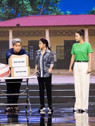Mái ấm Hoa Hồng, 'phông bạt' từ thiện xuất hiện trong 'Táo xuân 2025'