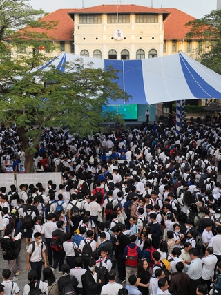 Gần 2.200 học sinh TP.HCM tranh tài giải toán trên máy tính cầm tay
