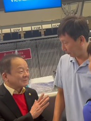 Bầu Hiển cảm ơn HLV Kim Sang-sik: 'Ông đã giữ lời hứa với người dân Việt Nam'
