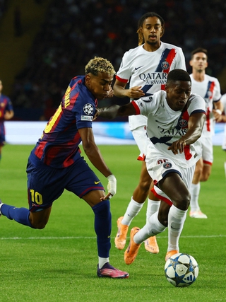 Barca thua ngược đau đớn PSG đúng phút 90: Yamal ‘hết phép’, De Jong may mắn thoát thẻ đỏ