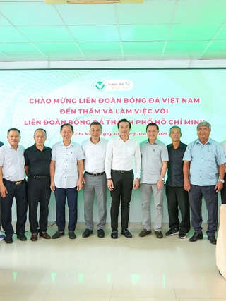 Ông Trần Quốc Tuấn làm việc với ông Trần Anh Tú: Bóng đá TP.HCM được khen ngợi