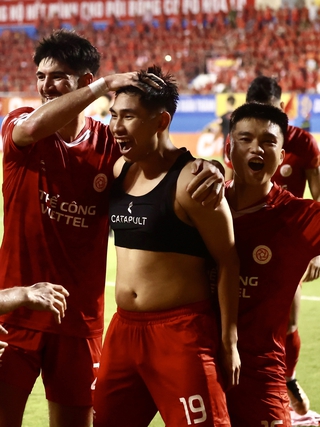 Hai thẻ đỏ, hai bàn thắng: Trận quá căng, Thể Công Viettel quật khởi tuyệt vời bắt Ninh Bình chia điểm
