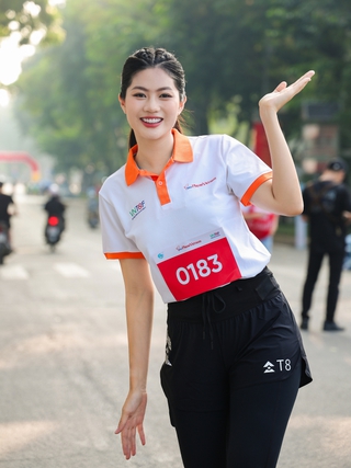 Hoa khôi Vũ Hương Giang tham gia giải chạy vì môi trường không thuốc lá