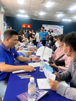 Hàng nghìn việc làm có mức lương từ 12 - 40 triệu đồng/tháng