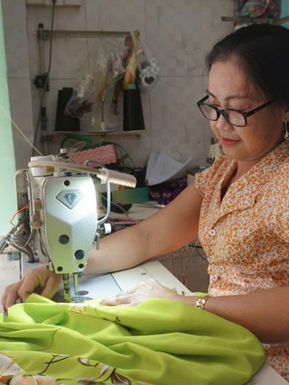 Những đường kim mũi chỉ yêu đời, thương người