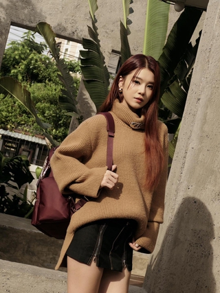 Mặc đẹp mà không lỗi mốt với áo len cổ lọ