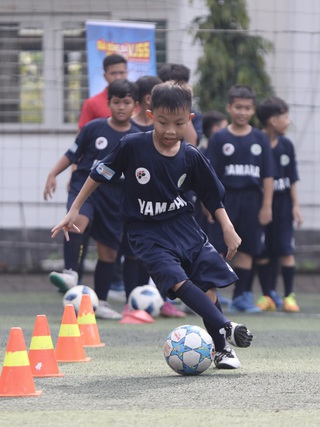 Sân trường trở thành ngày hội bóng đá: Đội bóng nhi đồng được tiếp lửa