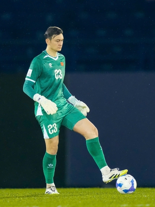 Đội tuyển Việt Nam: Văn Lâm ‘đánh bại’ thủ môn hay nhất AFF Cup, tại sao không?