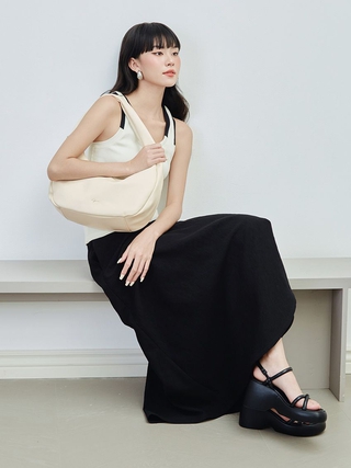 Túi hobo lên ngôi, biểu tượng mới của cô nàng tối giản