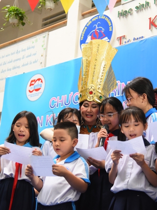 Học sinh TP.HCM học hát cải lương với NSND Tấn Giao và NSƯT Tâm Tâm