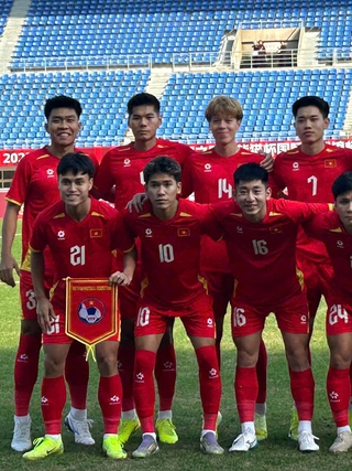 HLV Đinh Hồng Vinh chỉ thẳng lý do U.23 Việt Nam thua U.23 Uzbekistan: Tiếc nhưng vẫn… hài lòng!