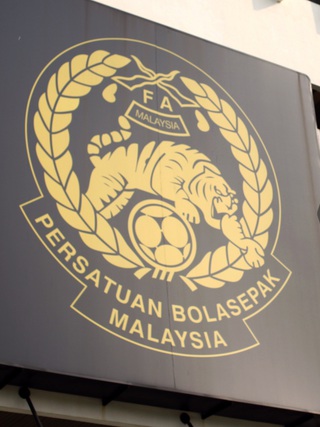 Nhà báo Malaysia bị tấn công vì chỉ trích nhập tịch lậu, FAM dính nghi ngờ sau phản ứng cực lạ