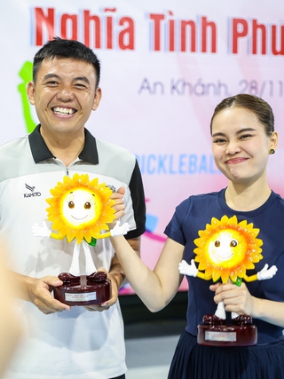 Lý Hoàng Nam cùng ca sĩ Giang Hồng Ngọc vô địch giải pickleball 'Nghĩa tình phương Nam'